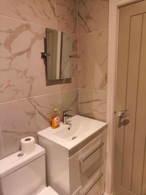 Sloane Modern 2 Bedroom Seafront Apartment Blackpool Kültér fotó