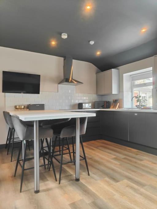 Sloane Modern 2 Bedroom Seafront Apartment Blackpool Kültér fotó